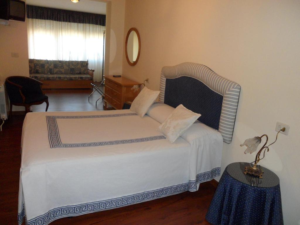 Hotel Avenida Baiona Sabaris Ruang foto