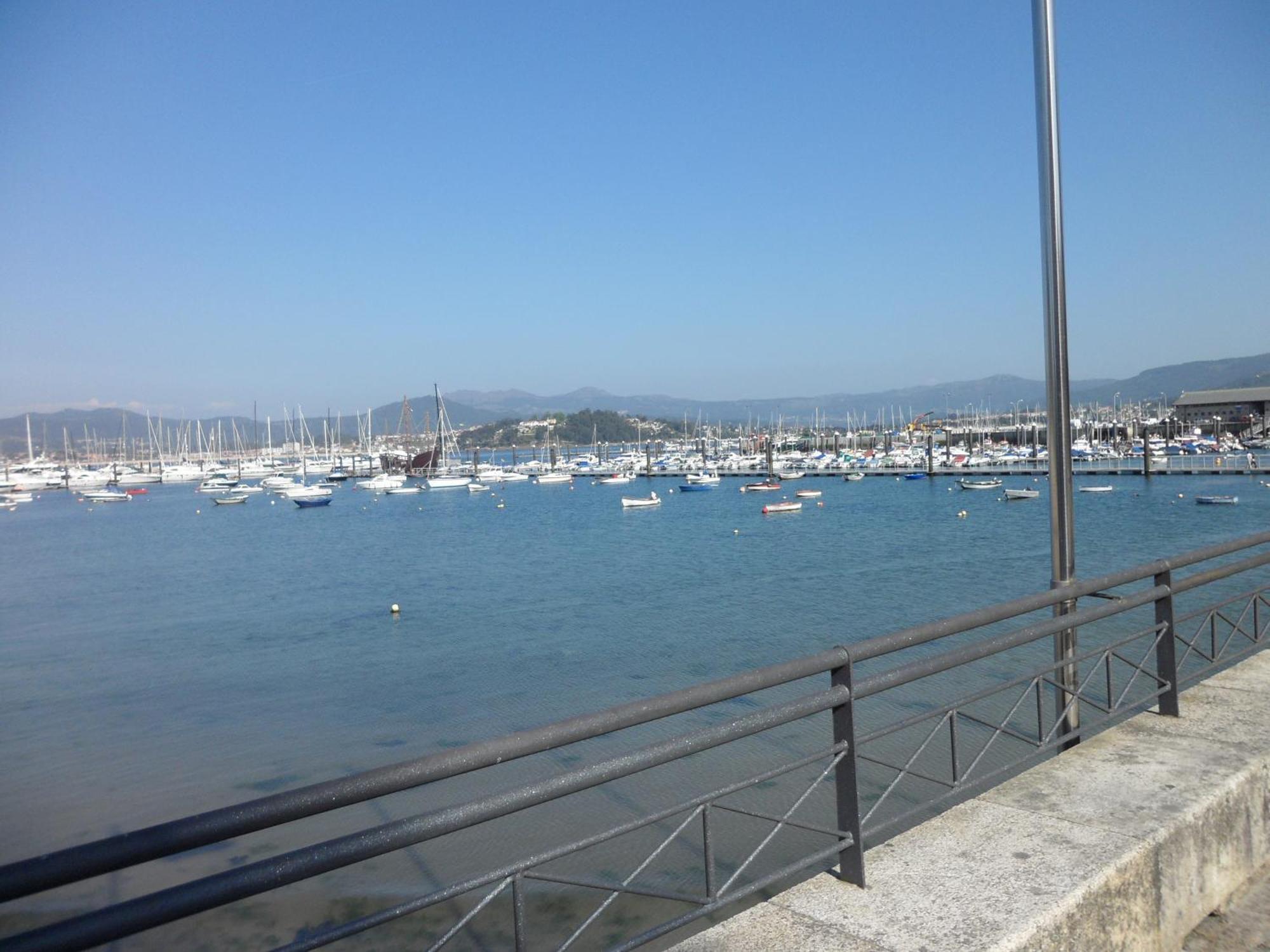 Hotel Avenida Baiona Sabaris Bagian luar foto