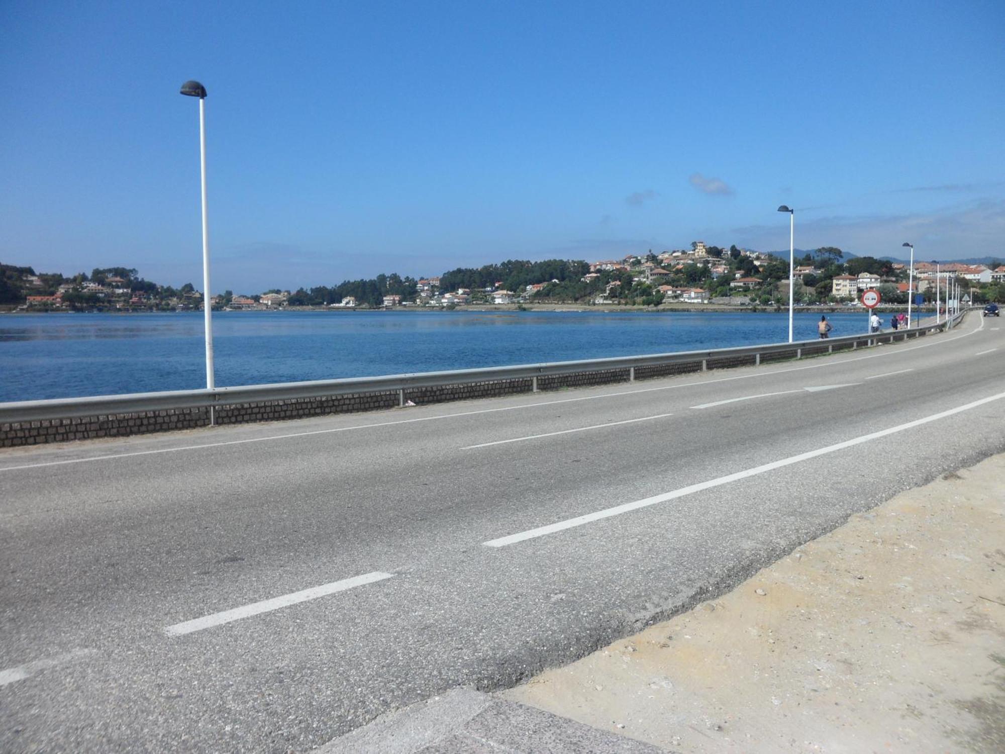 Hotel Avenida Baiona Sabaris Bagian luar foto