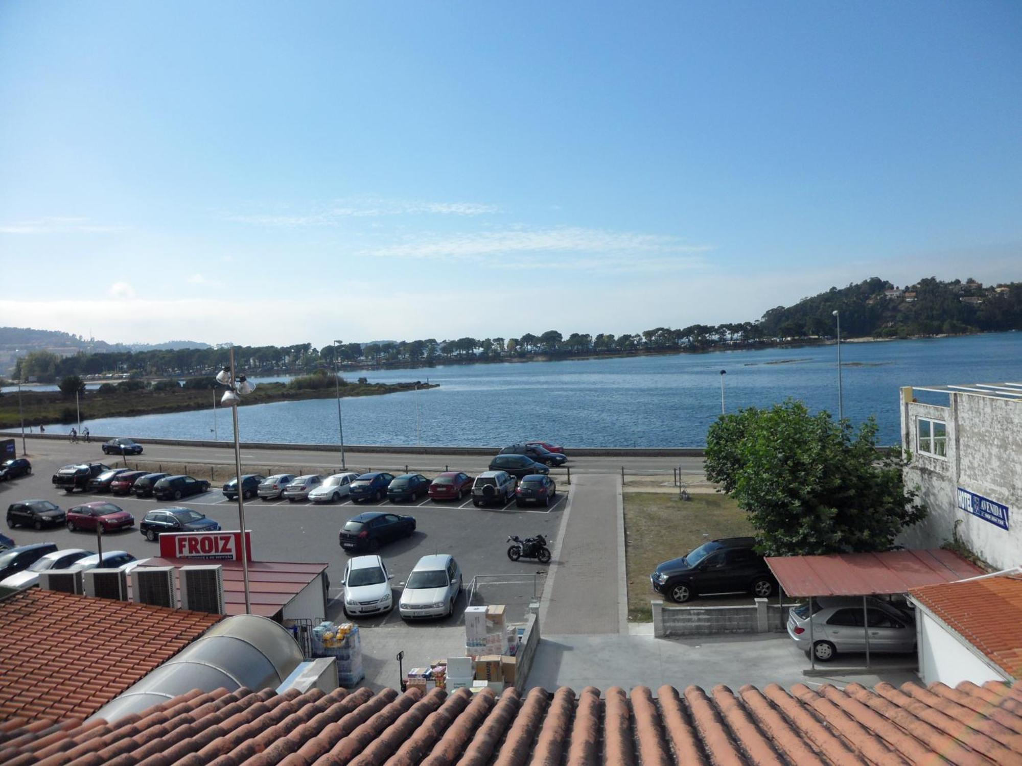 Hotel Avenida Baiona Sabaris Bagian luar foto