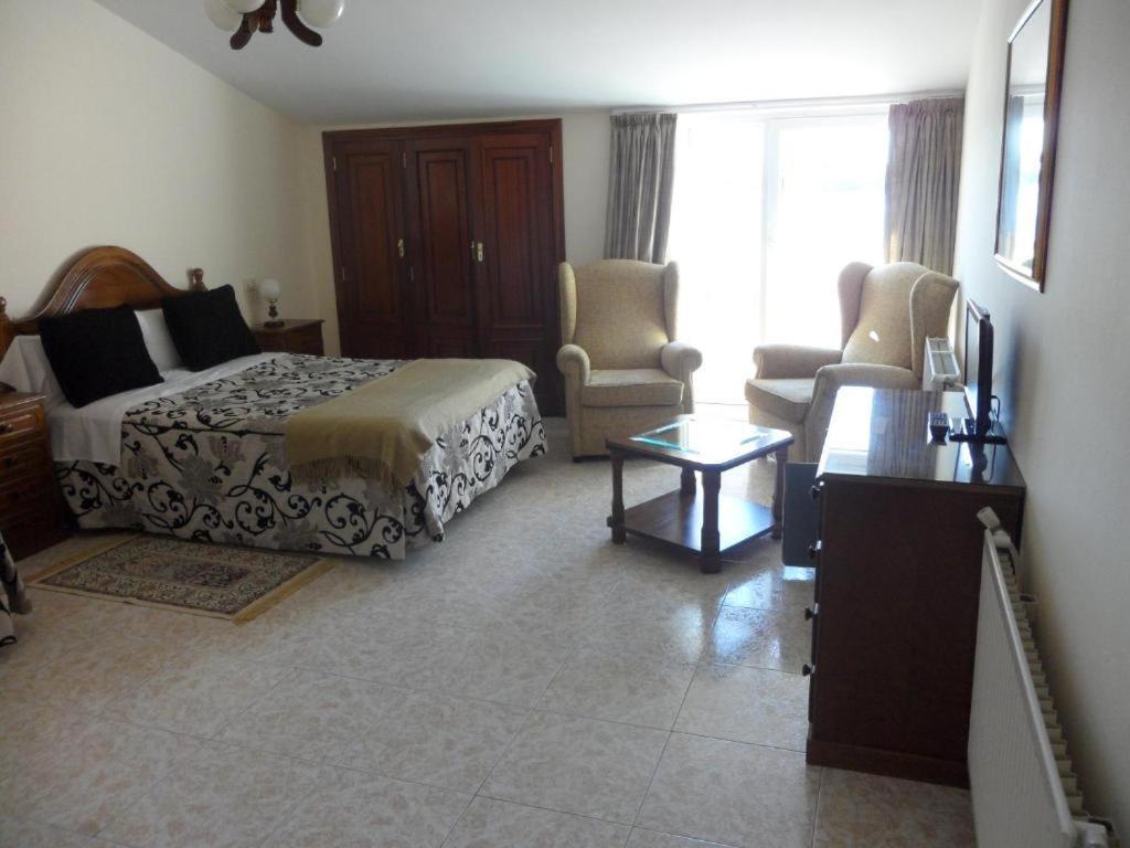 Hotel Avenida Baiona Sabaris Bagian luar foto