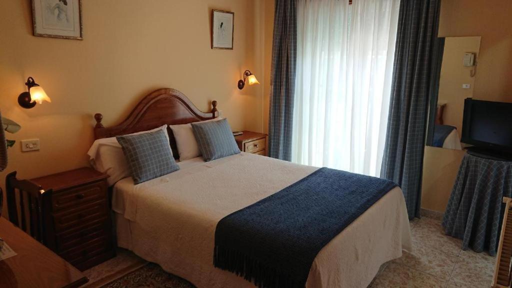 Hotel Avenida Baiona Sabaris Bagian luar foto