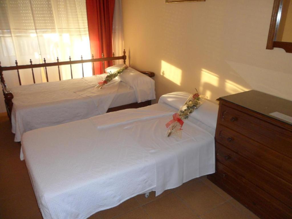 Hotel Avenida Baiona Sabaris Bagian luar foto
