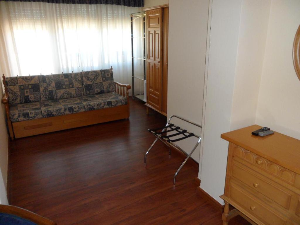 Hotel Avenida Baiona Sabaris Bagian luar foto