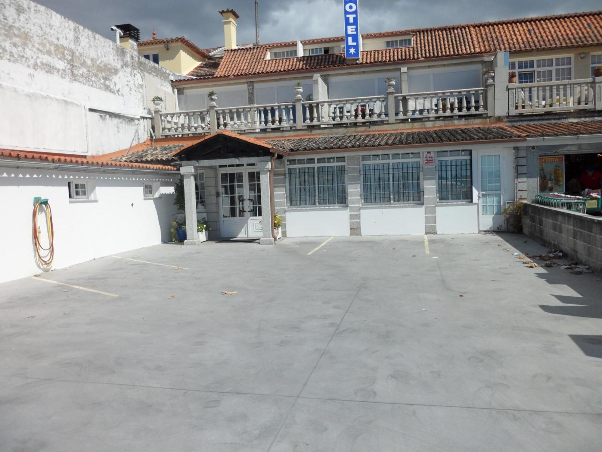 Hotel Avenida Baiona Sabaris Bagian luar foto