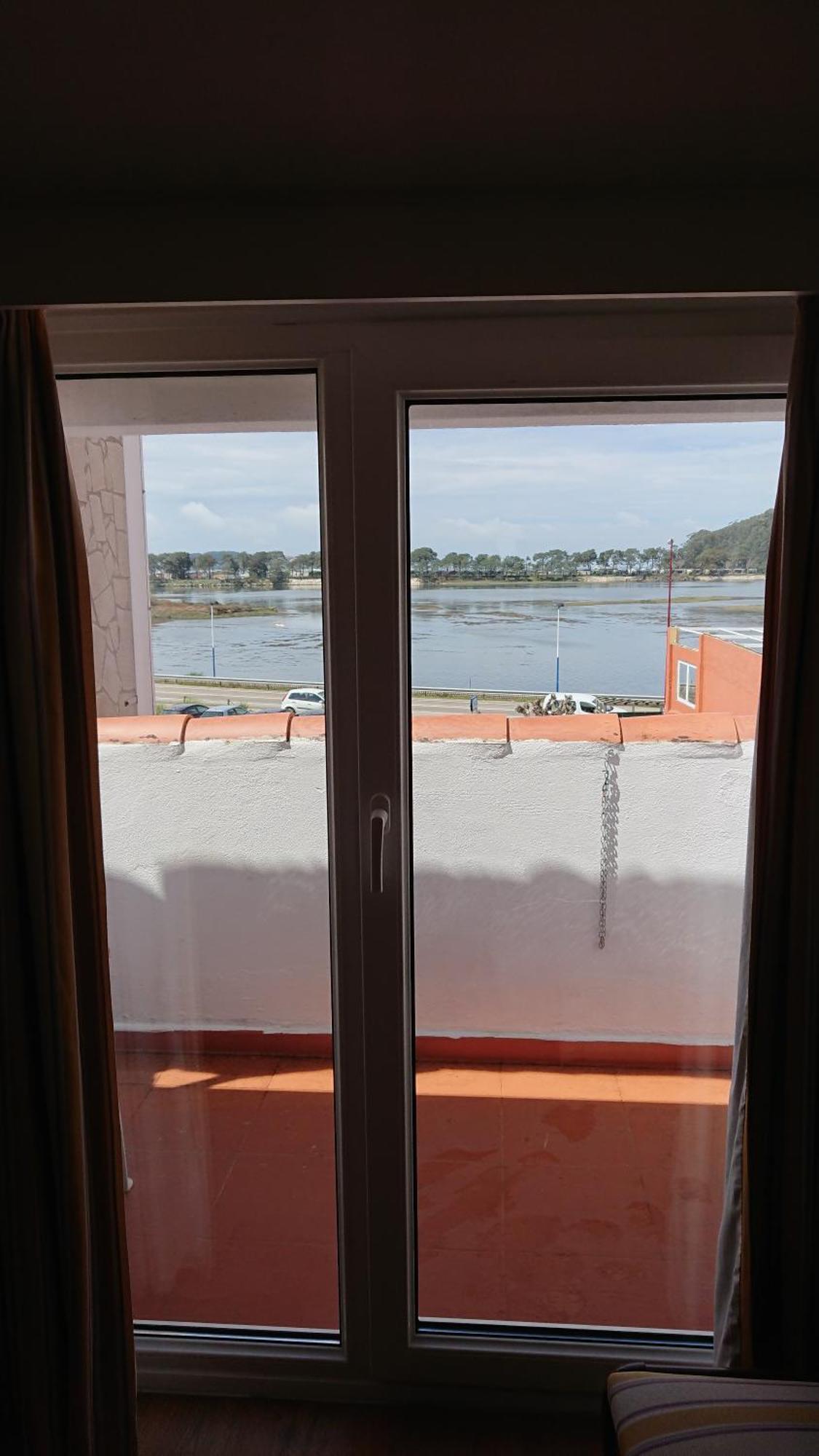 Hotel Avenida Baiona Sabaris Bagian luar foto