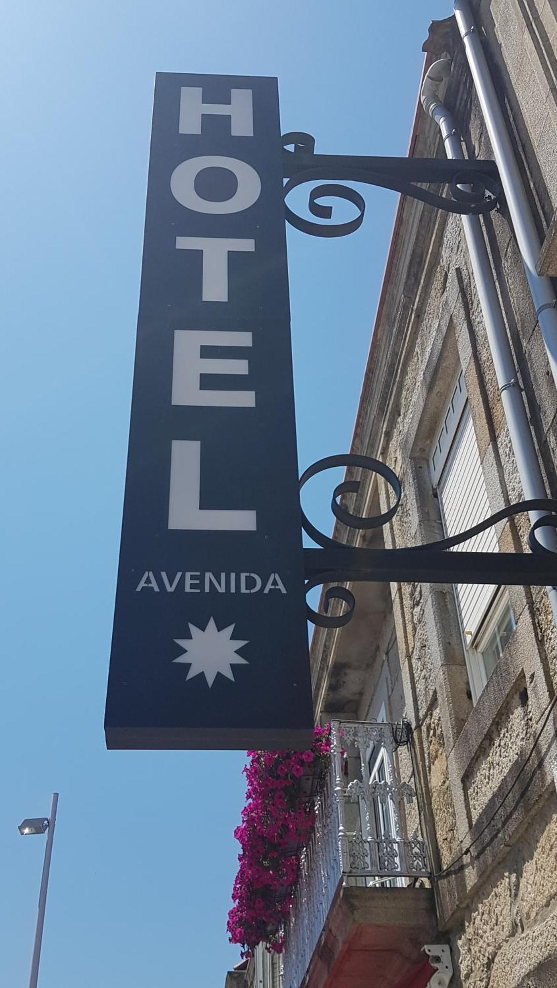 Hotel Avenida Baiona Sabaris Bagian luar foto