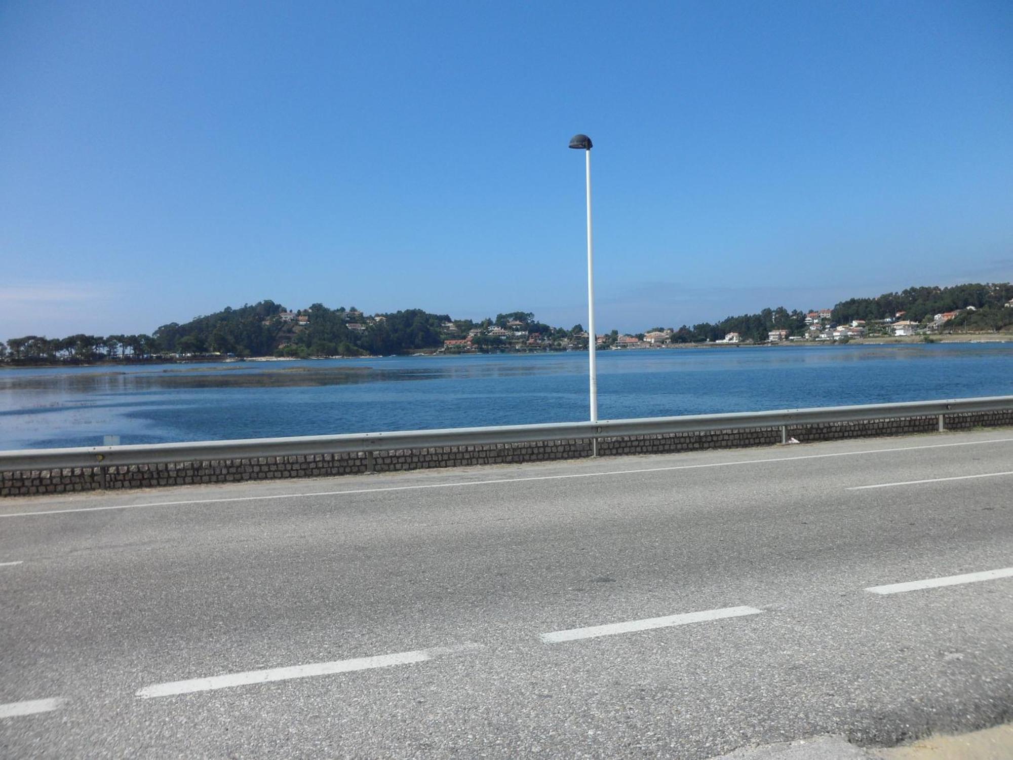 Hotel Avenida Baiona Sabaris Bagian luar foto