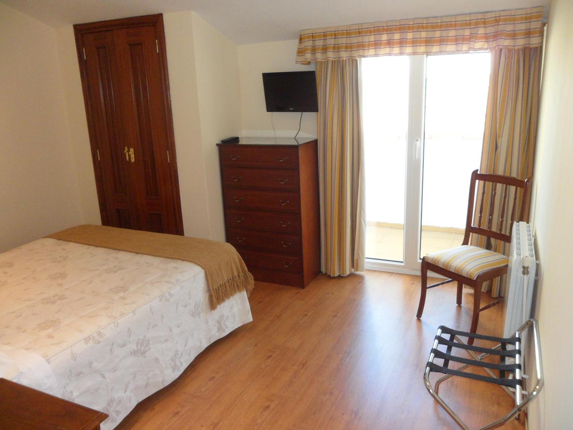 Hotel Avenida Baiona Sabaris Bagian luar foto
