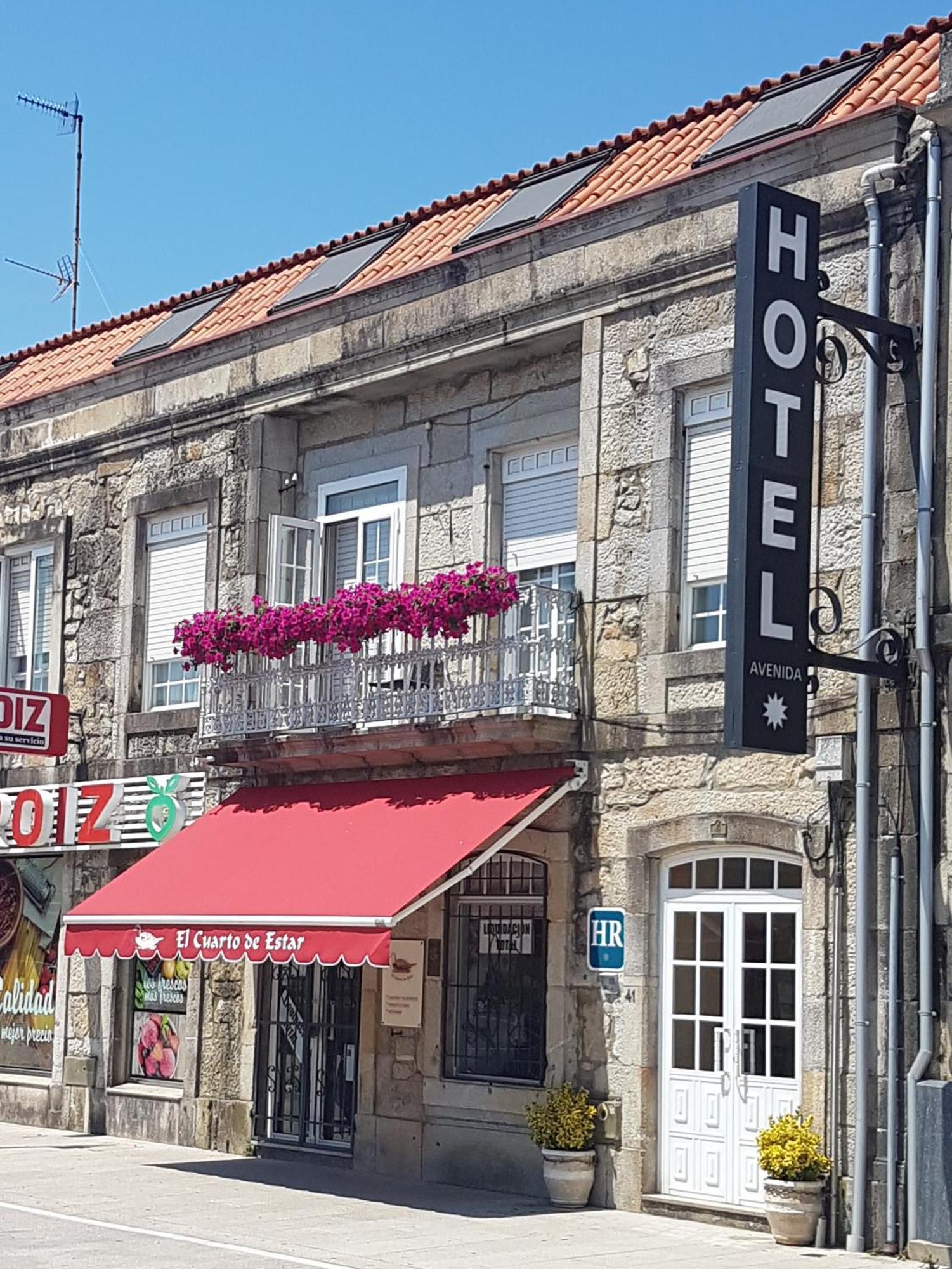 Hotel Avenida Baiona Sabaris Bagian luar foto