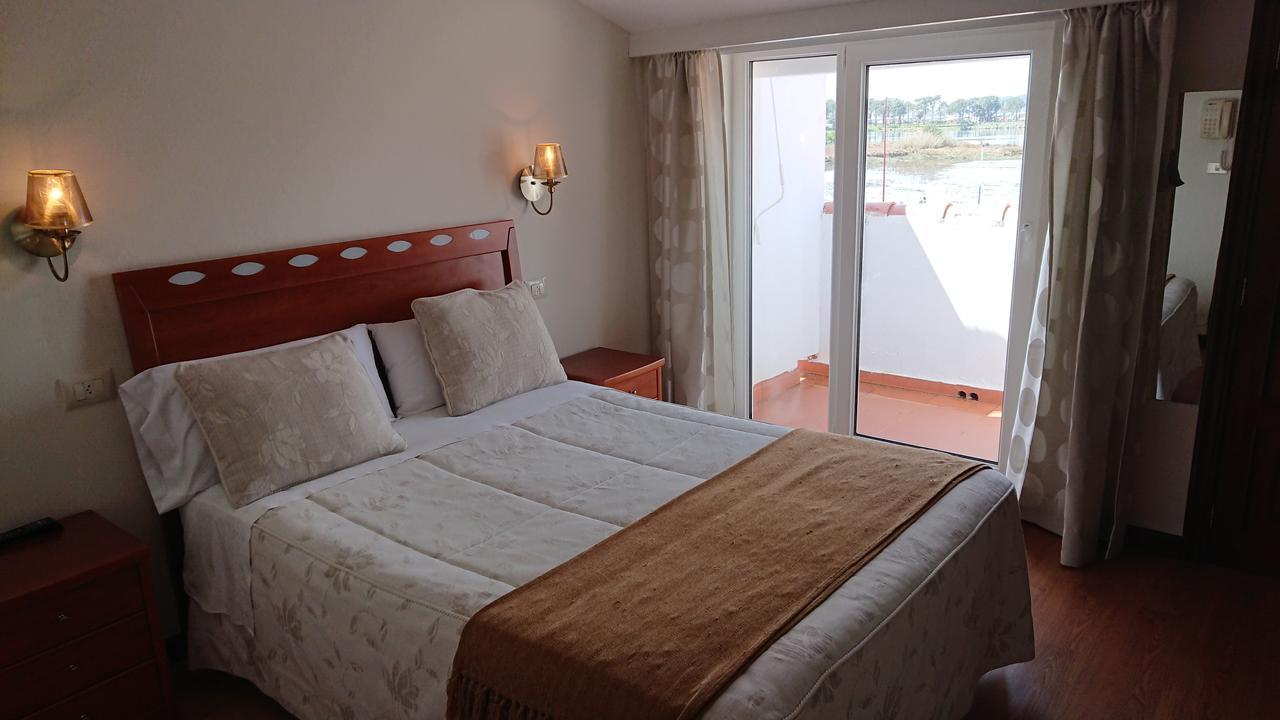 Hotel Avenida Baiona Sabaris Bagian luar foto