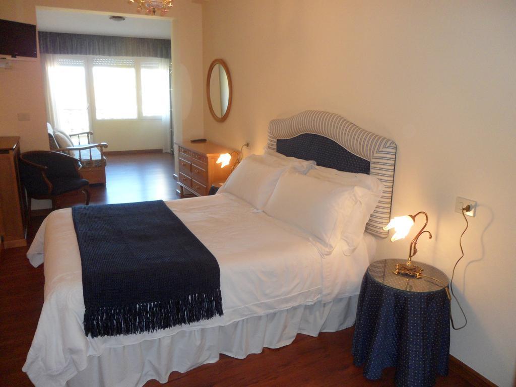 Hotel Avenida Baiona Sabaris Bagian luar foto
